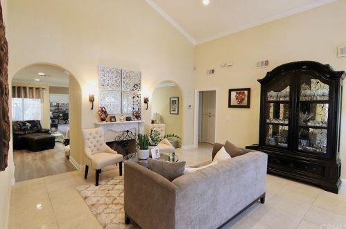 3723 Gardenia Ave, Long Beach, CA 90807-4325