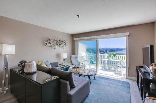 4015 Crown Point Dr, San Diego, CA 92109-6270