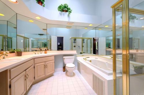 1408 Pondcrest Ln, White Plains NY  10607-1357 exterior