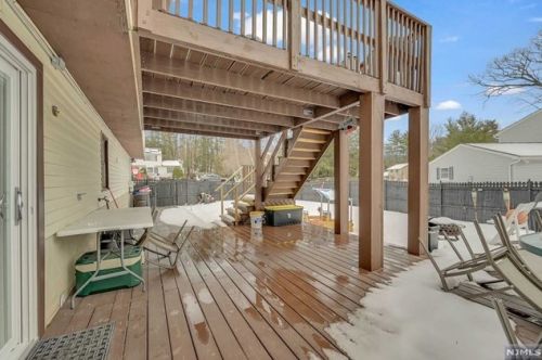 40 Carriage Ln, West Milford Lakes NJ  07480-1822 exterior