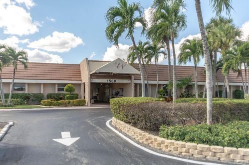 160 Lk Meryl Dr, West Palm Beach FL  33411-3396 exterior