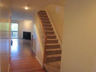 130 Panorama Dr, Edgewater NJ  07020-7241 exterior