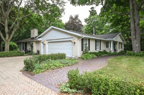 6301 Parkview Rd, Greendale, WI 53129-2153