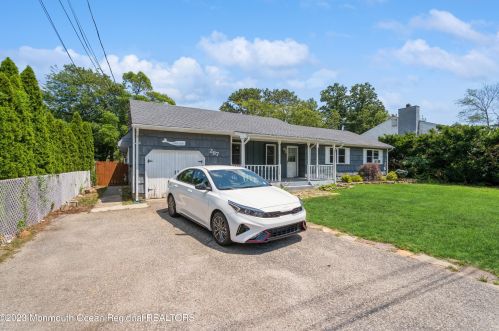287 Essex Dr, Bricktown, NJ 08723-6525