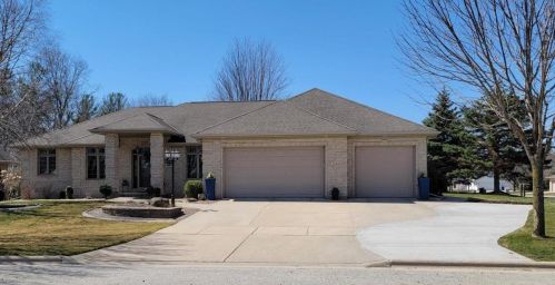 396 Northway Dr, Green Bay, WI 54311-7685