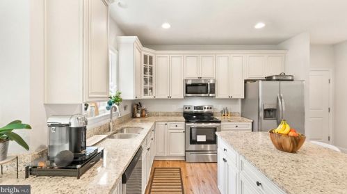 1077 Mountain View Rd, Fredericksburg VA  22406-4429 exterior