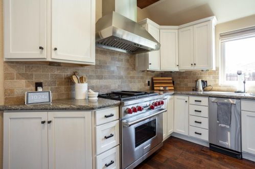 9918 Poppy Hills Dr, Valley Home CA 95361-9617 exterior