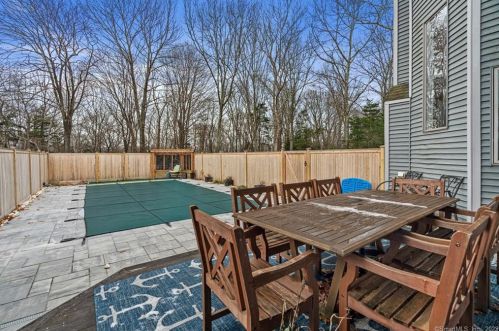 86 Crosswinds Dr, Groton CT  06340-4870 exterior