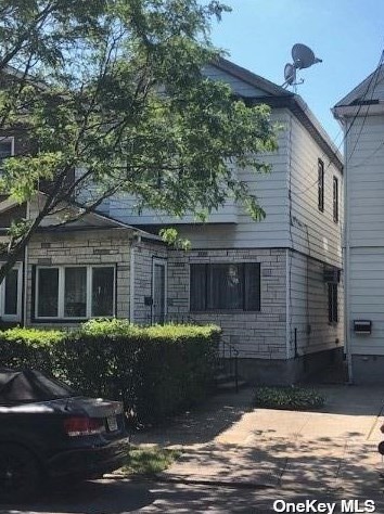 94-38 Park Ln, Jamaica, NY 11421-1029