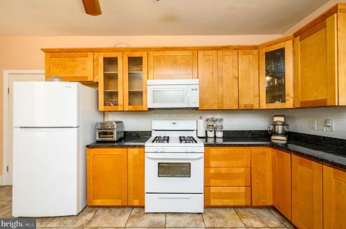 18 Barber Ave, West Deptford NJ  08096-2414 exterior