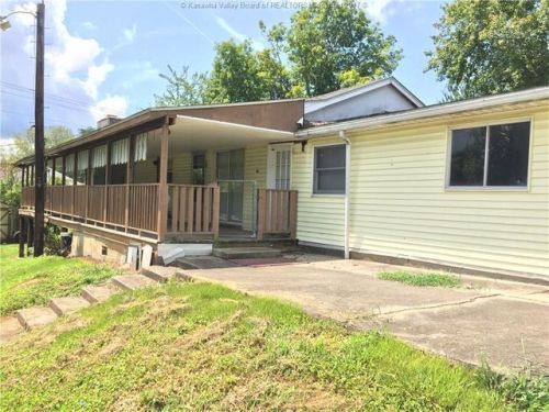 1059 Mt Vernon Rd, Hurricane WV  25526-8854 exterior
