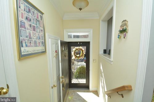 6539 Milva Ln, Springfield VA  22150-4268 exterior