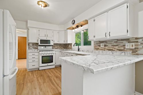 7649 Highview Dr, Milwaukee, WI 53223-4231