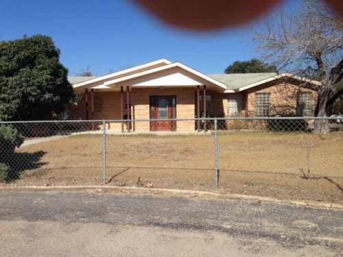 2508 Garner Field Rd, Uvalde TX  78801-6250 exterior
