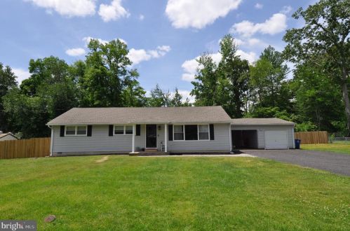 5 Oak Ave, Browns Mills, NJ 08015-3215