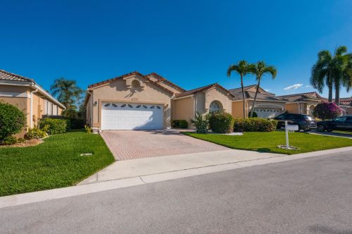6839 Ashton St, Boynton Beach, FL 33437-6040