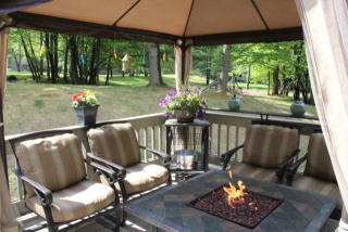 4 Beechwood Ct, Woodbury CT  06798-3225 exterior