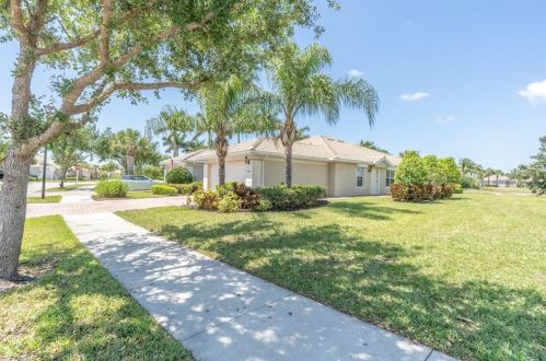 8487 Karina Ct, Naples, FL 34114-2752