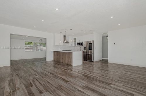 971 64th St, Hialeah, FL 33012-6414