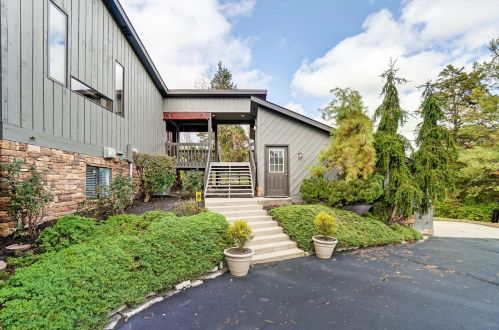 6021 Blue Rock Rd, Cincinnati, OH 45247-2621