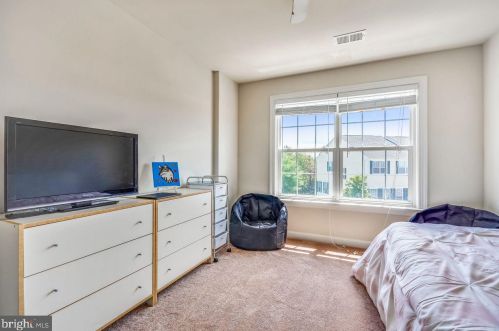 6102 Popes Creek Pl, Haymarket VA  20169-5421 exterior