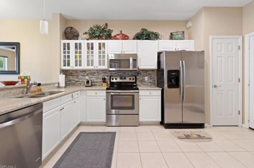 904 Hampton Cir, Naples, FL 34105-4823