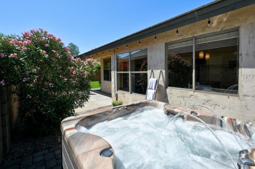 6409 Wahalla Ln, Glendale AZ 85308-5579 exterior