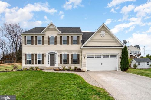 32 Kaitlyn Dr, Hanover, PA 17331-7868