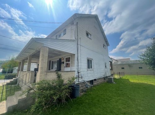 108 Mulberry St, Moon Twp, PA 15108-1431