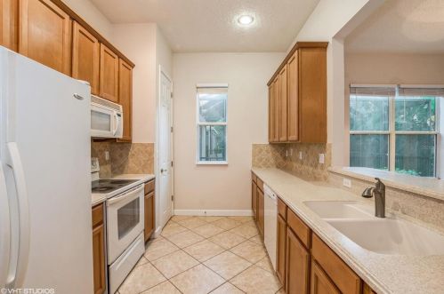 1427 Fairview Cir, Kissimmee FL 34747-6775 exterior