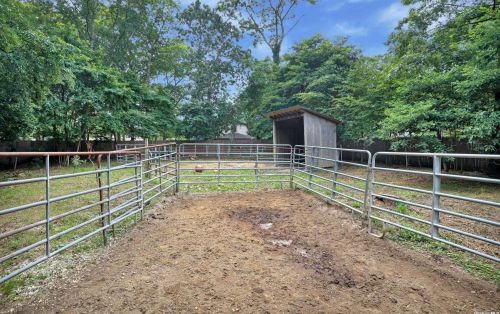 61 Bayonne Ave, Central Islip NY  11722-3429 exterior