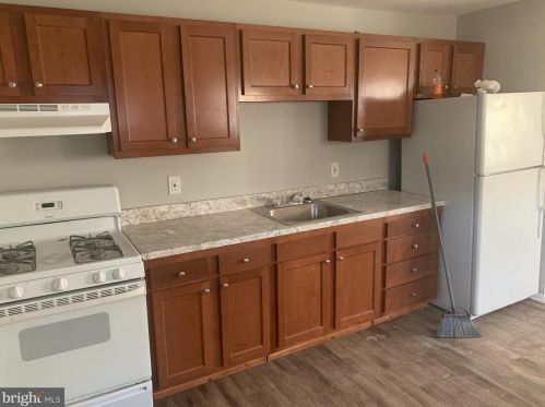 27 Wood St, West Deptford NJ  08066-1444 exterior