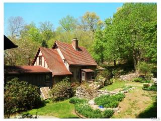 128 Mountain Rd, Ridgefield, CT 06877-3628