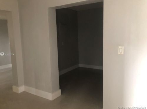 1481 9th Ct, Hialeah FL  33010-3331 exterior