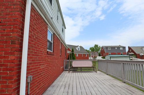 303 Sceneridge Rd, Mckeesport PA  15133-2221 exterior