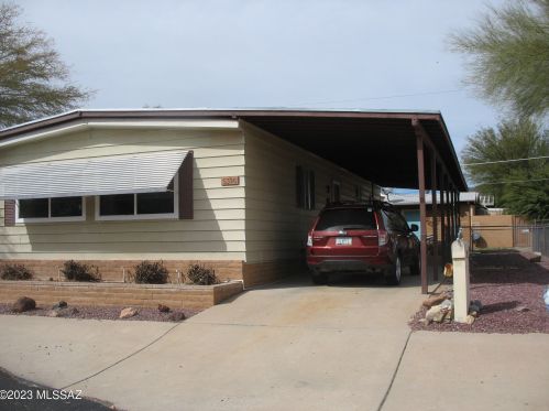 5396 Flying W St, Tucson, AZ 85713-4423