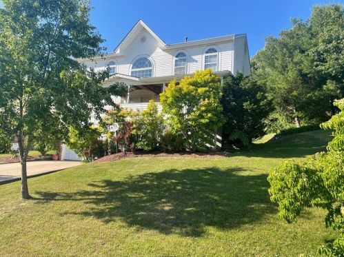 300 Moosehead Dr, Imperial, PA 15126-9243