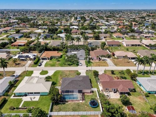 230 43rd Ter, Cape Coral FL  33904-8425 exterior