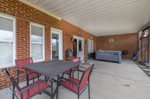 844 Keeneland Green Dr, Hamilton KY  41091-8016 exterior