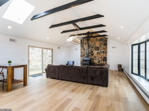 104 King George Rd, Warren NJ  07059-6955 exterior