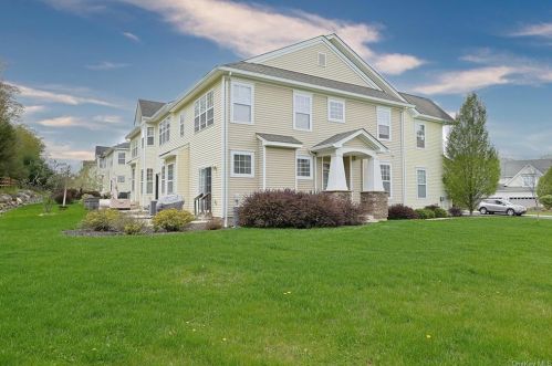 48 Avoncroft Ln, Middletown NY  10940-5086 exterior