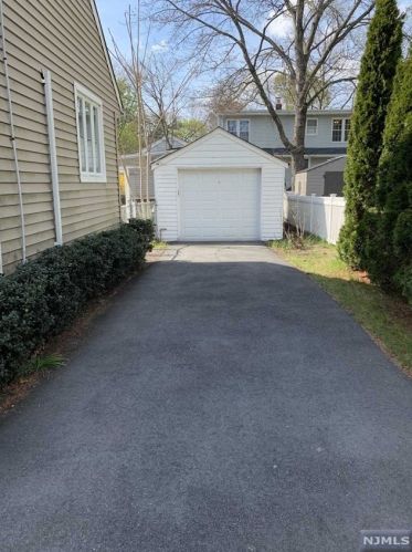 447 Berkshire Rd, Ridgewood NJ  07450-5533 exterior