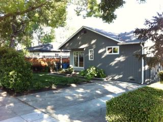 976 Embarcadero Rd, Palo Alto CA  94303-3048 exterior