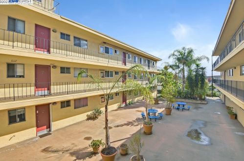 433 Harlan St, San Leandro CA  94577-3550 exterior