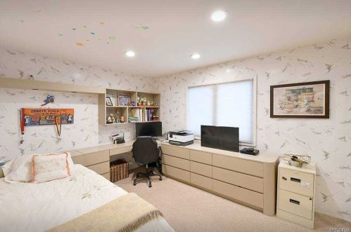 108 Stonehurst Ln, Huntington Station NY 11746-7930 exterior