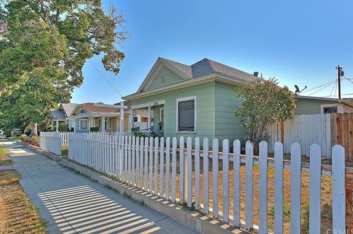 367 Center St, Orange, CA 92866-1001