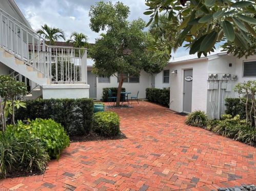 682 8th St, Naples FL  34120-5057 exterior