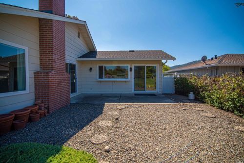 2 Valley Oaks Ln, Santa Rosa CA  95409-6234 exterior