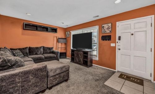 1087 Hickok Ln, Cincinnati, OH 45238-4165