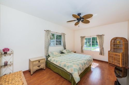 2152 75th Way, Saint Petersburg FL  33710-3846 exterior